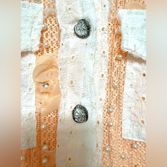 POL Elegant White and Cream Floral Button Down Shirt - Picture 9 of 14